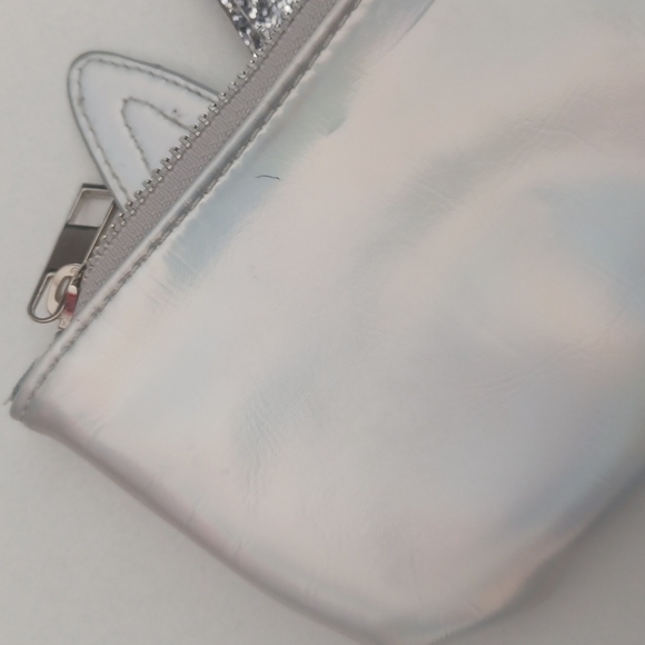 Unicorn cosmetic bag Iridescent sparkly unicorn cosmetic bag pencil bag Girlie - Picture 9 of 16